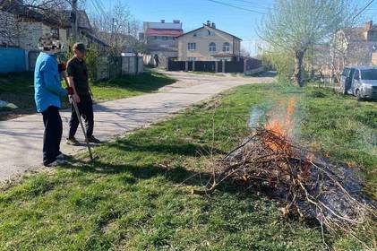 У Вінниці за спалювання сухої рослинності інспектори склали вже 15 протоколів У Вінниці за спалювання сухої рослинності інспектори склали вже 15 протоколів