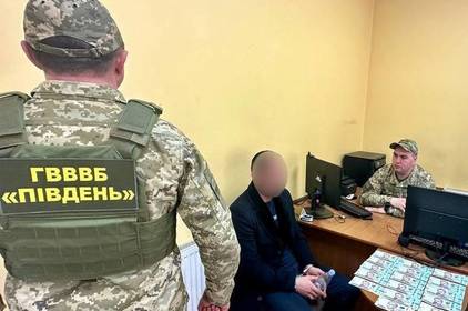 Іноземець намагався дати хабар прикордоннику, щоб потрапити в Україну