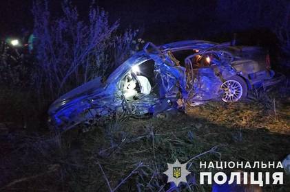 Водій BMW зіткнувся із вантажівкою: є загиблі та постраждалі