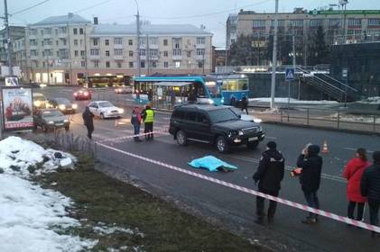 На пішохідному переході поблизу центрального парку загинула людина