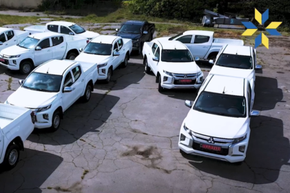 Автівки для Захисників: Вінниця передала партію позашляховиків для війська