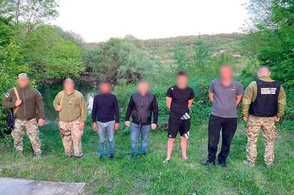 На Вінниччини затримали угрупування, яке влаштовувало незаконну переправу чоловіків за кордон На Вінниччини затримали угрупування, яке влаштовувало незаконну переправу чоловіків за кордон