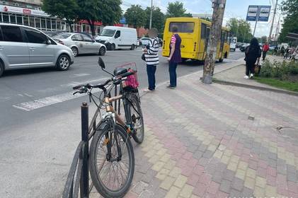У Вінниці маршрутка збила велосипедиста: що відомо про травмованого чоловіка У Вінниці маршрутка збила велосипедиста: що відомо про травмованого чоловіка