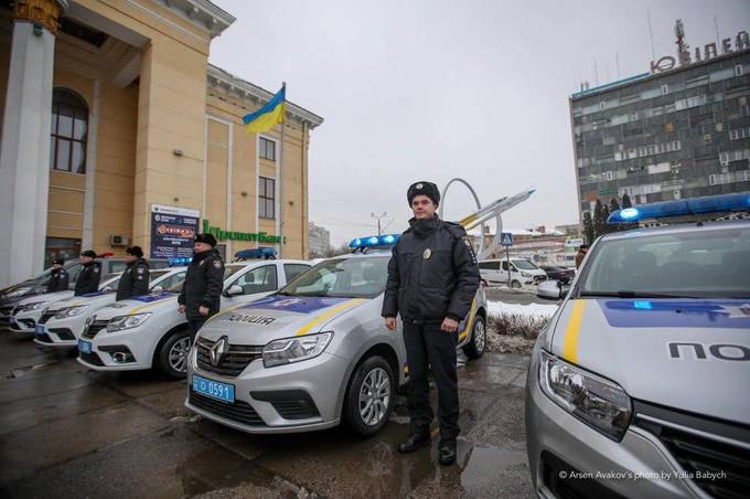 Арсен Аваков передав поліцейським Вінниччини 14 нових автомобілів та презентував мотиваційну програму МВС