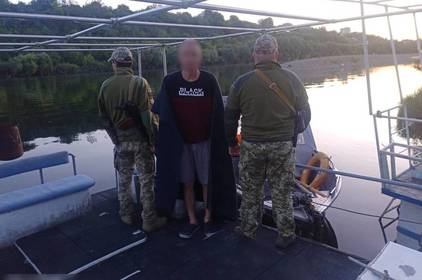 Громадянин Молдови намагався вплав потрапити на побачення до української нареченої Громадянин Молдови намагався вплав потрапити на побачення до української нареченої