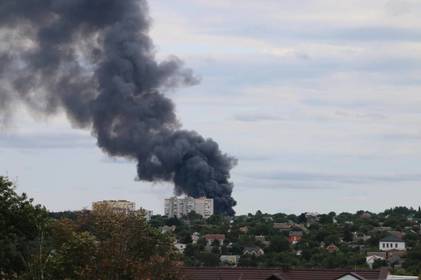 У Вінниці, в районі фабрики «Roshen», пожежа У Вінниці, в районі фабрики «Roshen», пожежа