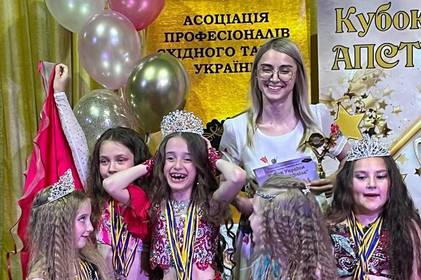 Вінничанки з танцювальної студії «Шахіна» вибороли Кубок України Вінничанки з танцювальної студії «Шахіна» вибороли Кубок України