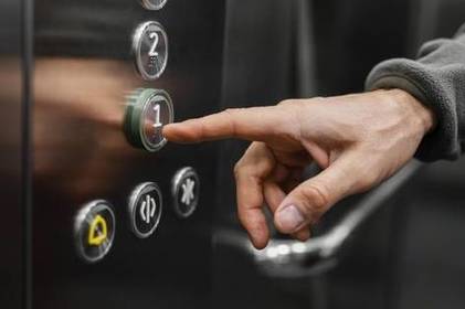 Вінничан закликають не користуватися ліфтами за 10-15 хвилин до відключення світла