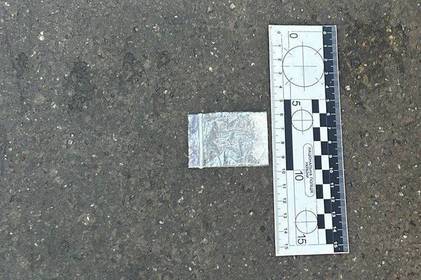 Занервував, побачивши поліцейських: вінницькі патрульні виявили у чоловіка, ймовірно, наркотики Занервував, побачивши поліцейських: вінницькі патрульні виявили у чоловіка, ймовірно, наркотики