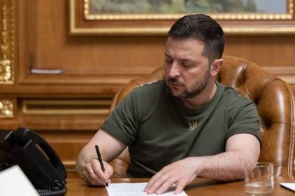 Зеленський звільнив Олещука з посади командувача Повітряних Сил Зеленський звільнив Олещука з посади командувача Повітряних Сил