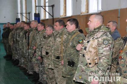 Зведений загін вінницьких поліцейських вирушив на Схід України Зведений загін вінницьких поліцейських вирушив на Схід України