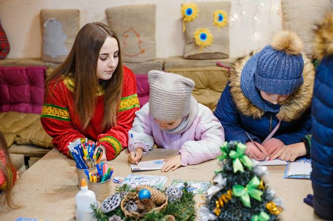 Понад 5000 маленьких вінничан відправили листівки з «Новорічної пошти»