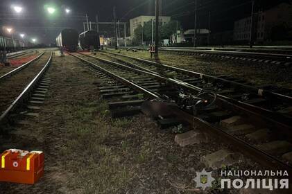 Жахлива трагедія на Вінниччині: 16-річний підліток загинув на залізничних коліях Жахлива трагедія на Вінниччині: 16-річний підліток загинув на залізничних коліях