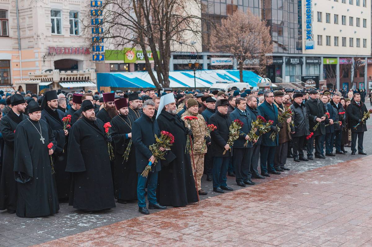 У Вінниці відбулося покладання квітів з нагоди відзначення Дня Соборності України 