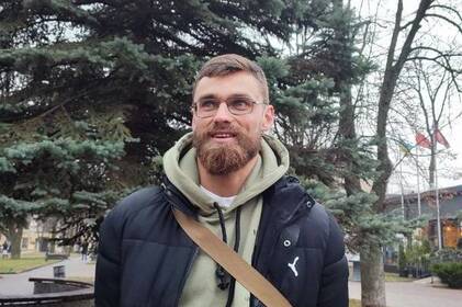 Штурмовик з Вінниччини, який на війні втратив ногу, возить допомогу побратимам на фронт: історія ветерана
