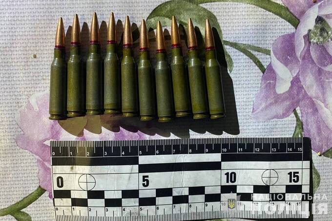 На Вінниччині правоохоронці виявили чоловіка, який кустарно виготовляв зброю та набої