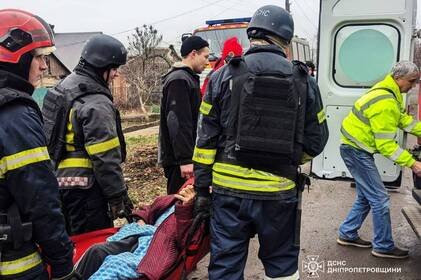 Росіяни завдали ракетних ударів по Кривому Рогу: у ДСНС повідомили наслідки (фото) Росіяни завдали ракетних ударів по Кривому Рогу: у ДСНС повідомили наслідки (фото)