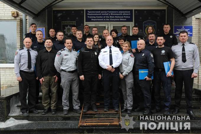 Канадські поліцейські-інструктори провели навчання для вінницьких колег