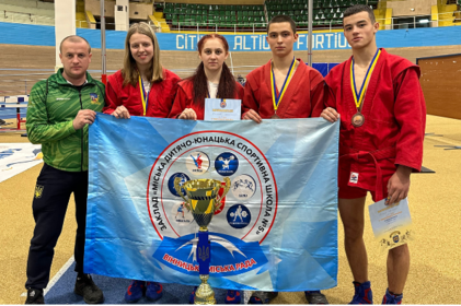 На чемпіонаті у Львові вінницькі самбісти здобули дві золоті, три срібні та шість бронзових медалей На чемпіонаті у Львові вінницькі самбісти здобули дві золоті, три срібні та шість бронзових медалей