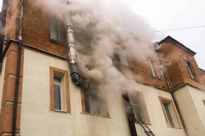 У Вінниці ліквідували пожежу в триповерховій будівлі на вул. Стуса