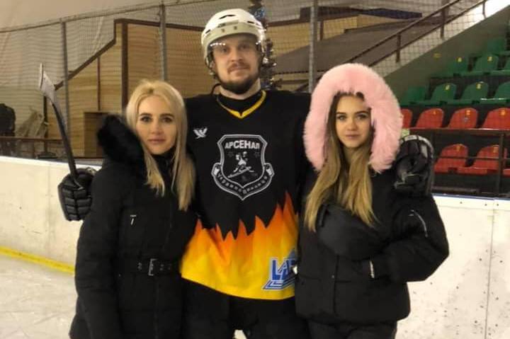 «Мій коханий - хокеїст». Вінничанки долучились до фотопроекту на підтримку місцевого хокею