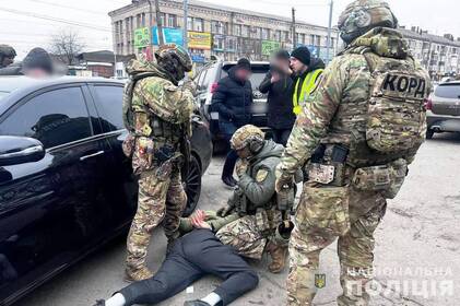 У Вінниці затримали чоловіка, який допомагав незаконно перетнути кордон за великі гроші (відео)
