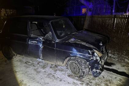 Нетверезий водій в'їхав у паркан і спробував відкупитися від поліції Нетверезий водій в'їхав у паркан і спробував відкупитися від поліції
