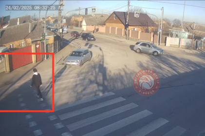 На вулиці Данила Нечая у Вінниці автомобіль збив пішохода на "зебрі" На вулиці Данила Нечая у Вінниці автомобіль збив пішохода на "зебрі"