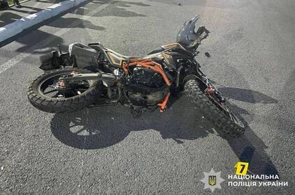 У Гайсині двоє неповнолітніх мотоциклістів потрапили в ДТП: одного з хлопців госпіталізували