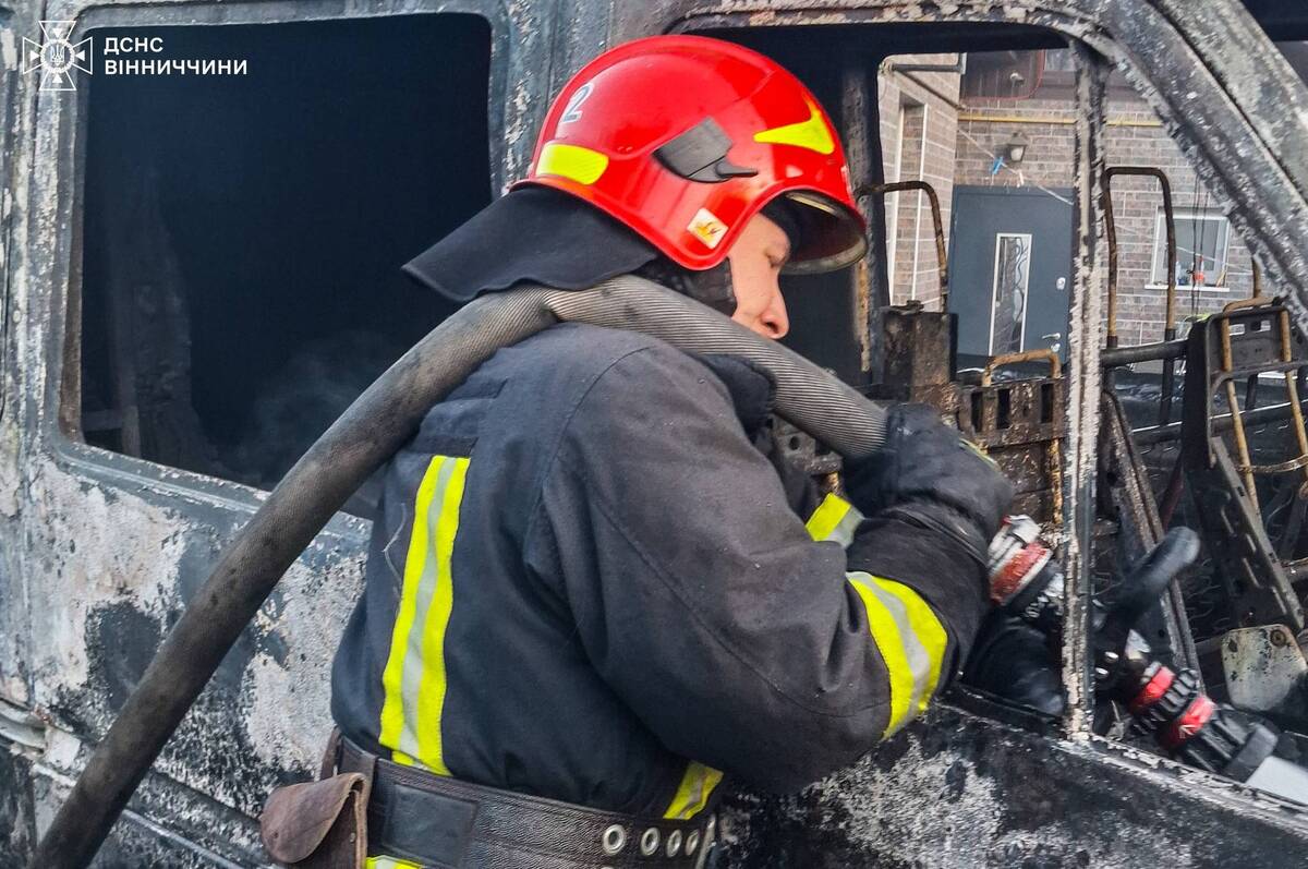 На Вінниччині загинув чоловік через необережне куріння, також вогонь знищив два авто у Вінниці