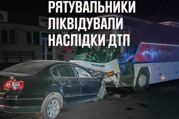 Смертельна аварія на Вінниччині: зіткнулися рейсовий автобус і легковик