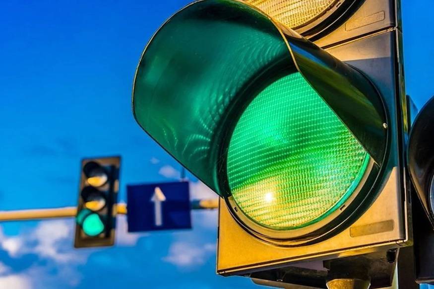 Відзавтра в Україні почнуть встановлювати "смарагдові" світлофори та інші стрілки на них: що відомо