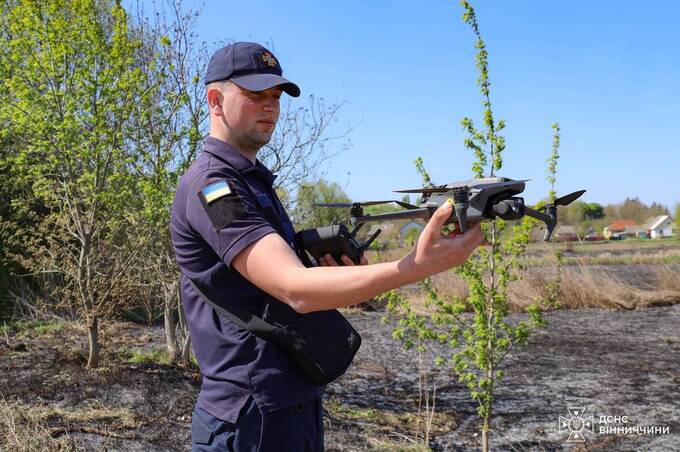 У Медвежому Вушку надзвичайники підняли в повітря безпілотника, аби виявити паліїв трави