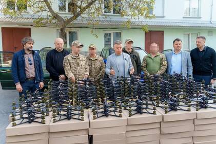 Два автомобілі та 150 FPV-дронів на фронт: чергова передача Міжрегіонального координаційного гуманітарного штабу 