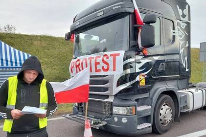 Польські перевізники знову погрожують блокадою кордону: що відомо