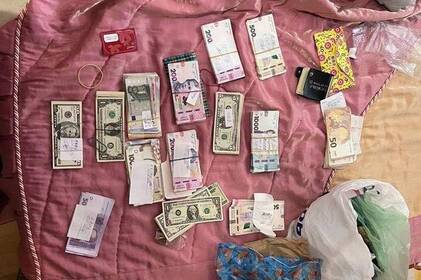 Call-центр за ґратами: шахраї з вінницької колонії видурили пів мільйона гривень у довірливих українців Call-центр за ґратами: шахраї з вінницької колонії видурили пів мільйона гривень у довірливих українців