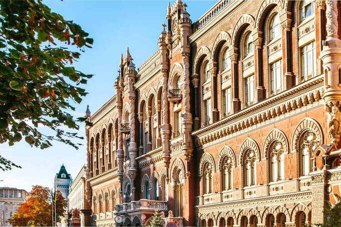 Нацбанк пом'якшує валютні обмеження