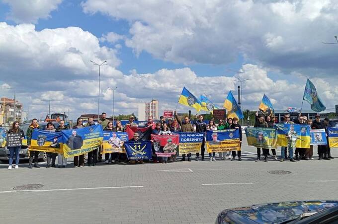 «Міжнародний день сім’ї не вдома»: у Вінниці відбувся автопробіг на підтримку полонених