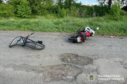 На Вінниччині зіткнулися мотоцикл та велосипед: обидва водії в лікарні На Вінниччині зіткнулися мотоцикл та велосипед: обидва водії в лікарні