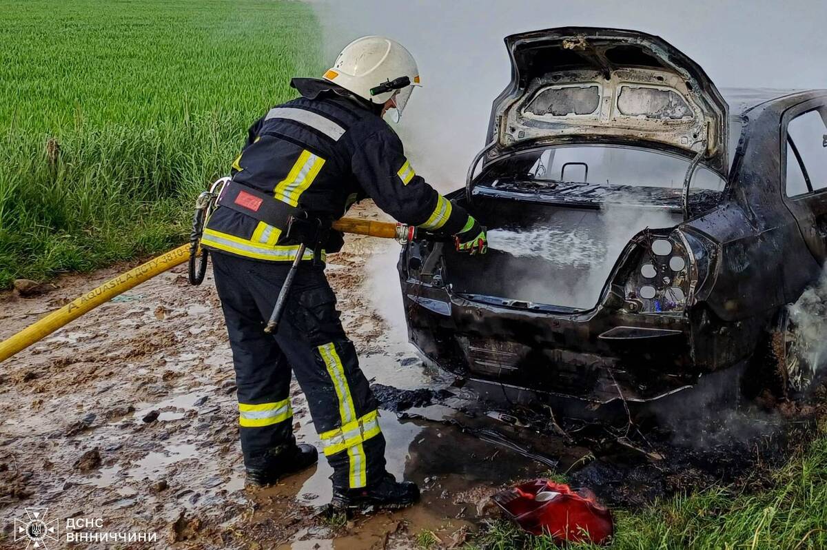 В області за добу сталося чотири пожежі: горіли будинок, господарча споруда та авто