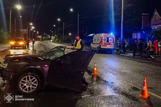 У моторошній аварії на Тяжилові автівку розірвало навпіл, є загиблий