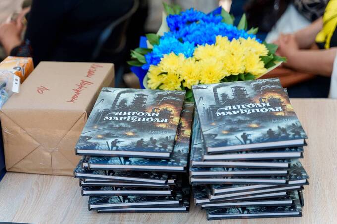«Це не просто книга – це жива пам’ять»: у Вінниці відбулась презентація книги «Янголи Маріуполя»