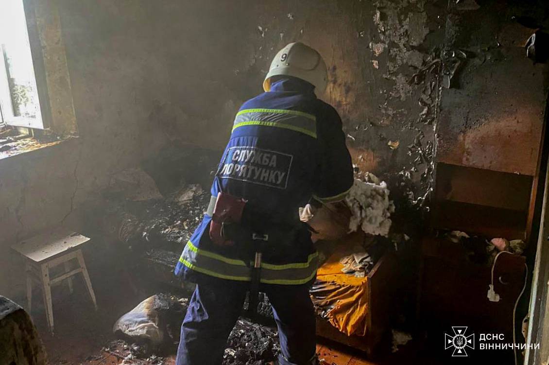 Дах згорів, техніка знищена: на Вінниччині — дві пожежі через замикання
