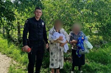 У Вапнярці поліцейський офіцер врятував матір з немовлям від вогню