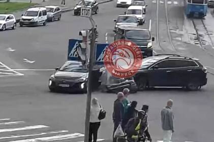 У Вінниці на площі Героїв Чорнобиля сталася ДТП: є постраждалі (відео)