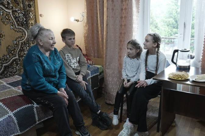 У вінницькому пансіонаті для літніх людей влаштували теплу зустріч поколінь (фото)