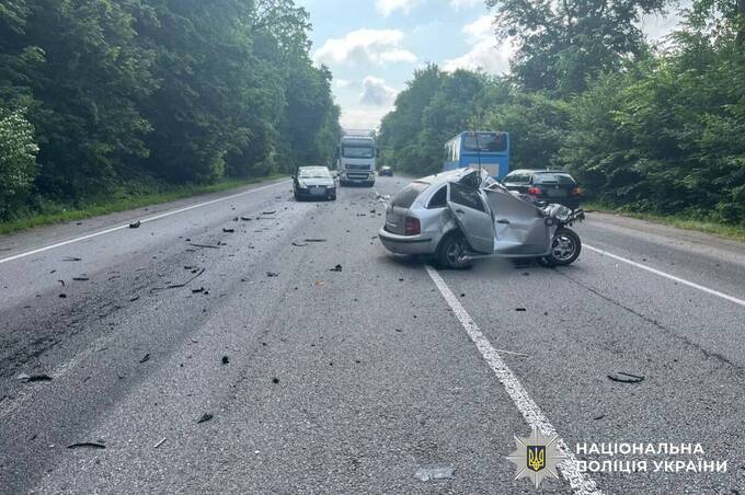 Трагічна ДТП на Вінниччині: зіткнення трьох авто забрало життя трьох людей