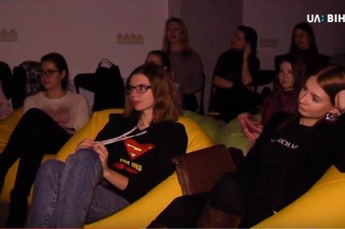 Дивитись кіно та вивчати англійську мову:  у Вінниці студенти ініціювали проект "Tea party"