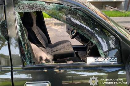У Козятині 19-річний хлопець розбив скло в автомоблі й викрав з нього гроші