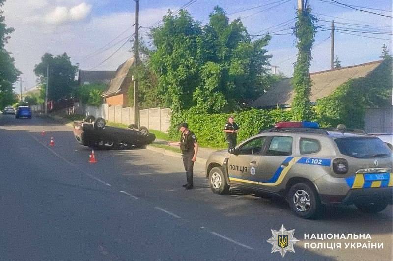Нетверезий жмеринчанин викрав авто, щоб з’їздити в магазин — і перекинувся